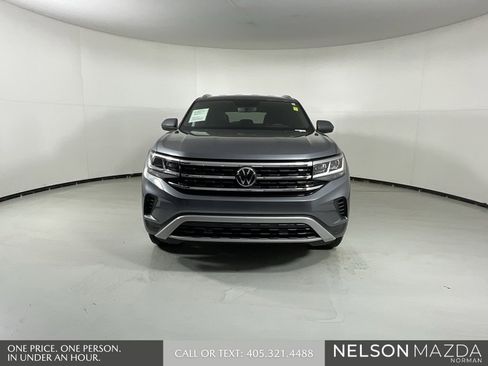 Used 2023 Volkswagen Atlas Cross Sport SE image 2