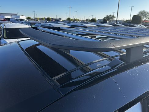 Used 2023 Land Rover Defender 110 X-Dynamic SE image 30