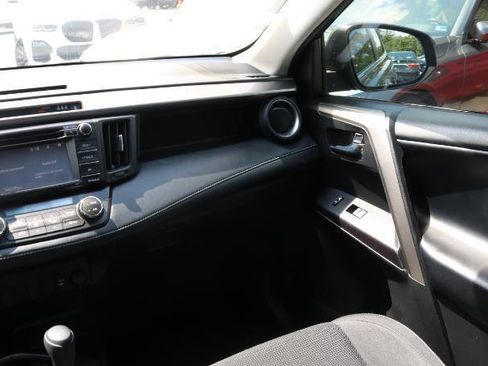 Used 2018 Toyota RAV4 XLE FWD image 18