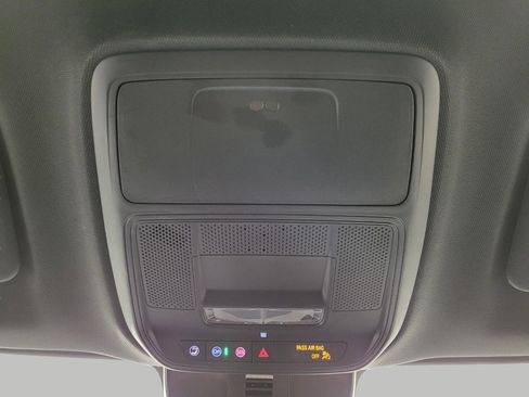 Certified 2025 Buick Enclave Preferred image 19