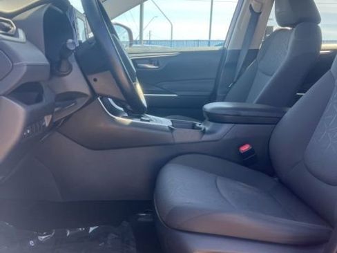 Used 2021 Toyota RAV4 XLE w/ Convenience Package AWD/4WD image 25