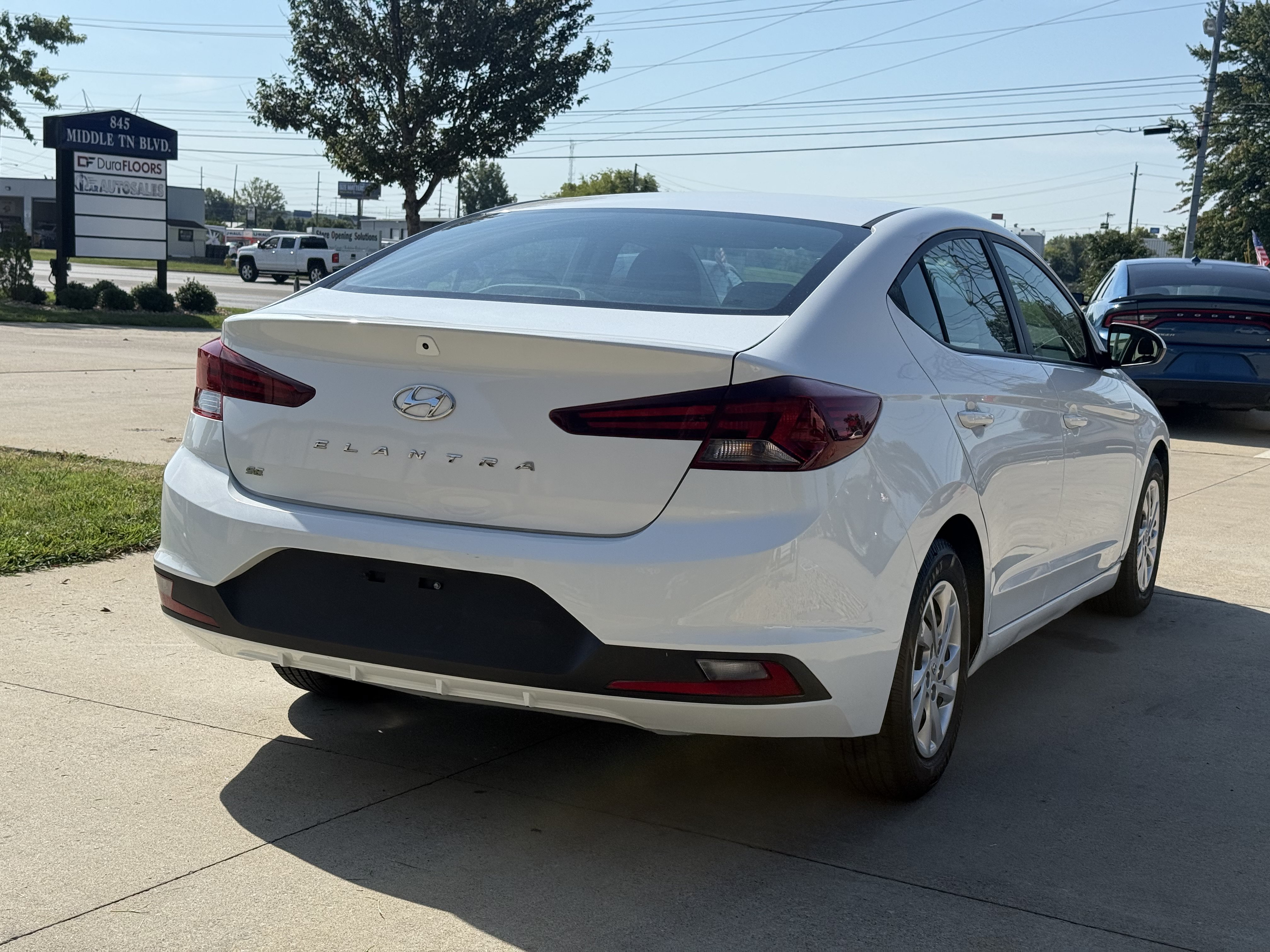 Used 2020 Hyundai Elantra SE w/ Cargo Package (C1) FWD image 7