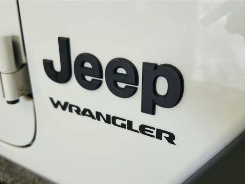 Used 2022 Jeep Wrangler Sport AWD/4WD image 17