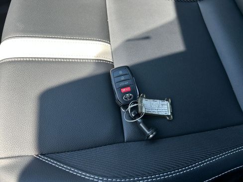 Used 2025 Toyota Camry SE image 18