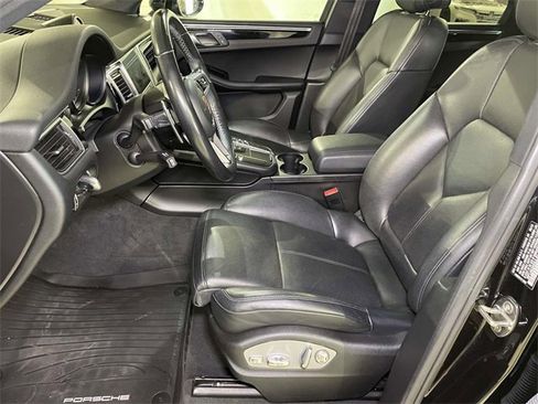 Used 2018 Porsche Macan image 16
