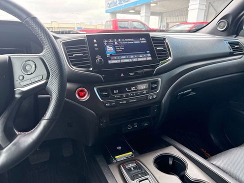 Used 2025 Honda Passport TrailSport image 29