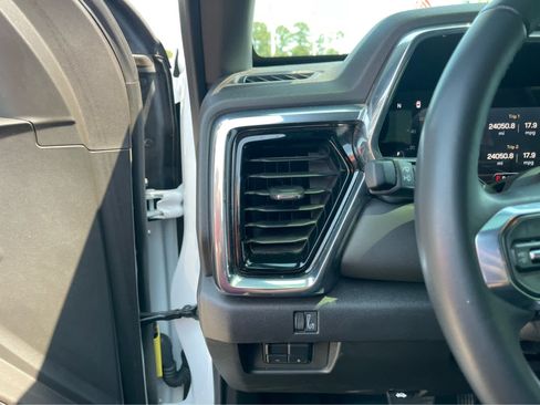 Used 2024 GMC Canyon Elevation w/ Elevation Premium Package RWD image 14
