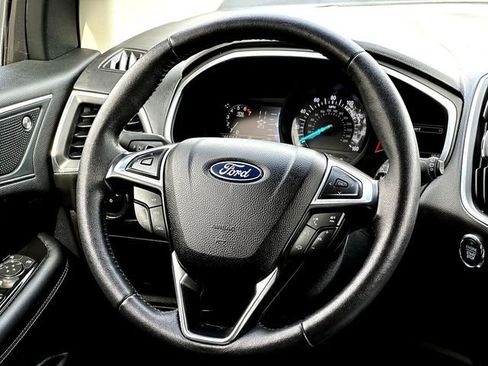 Used 2020 Ford Edge Titanium image 30