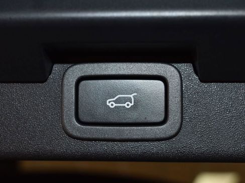 Used 2020 Land Rover Discovery HSE image 35