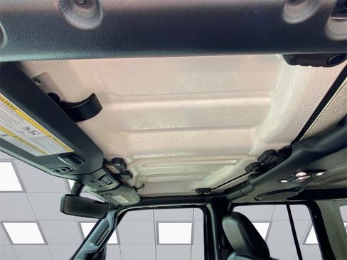 Used 2022 Jeep Wrangler Unlimited Sahara w/ Cold Weather Group image 21