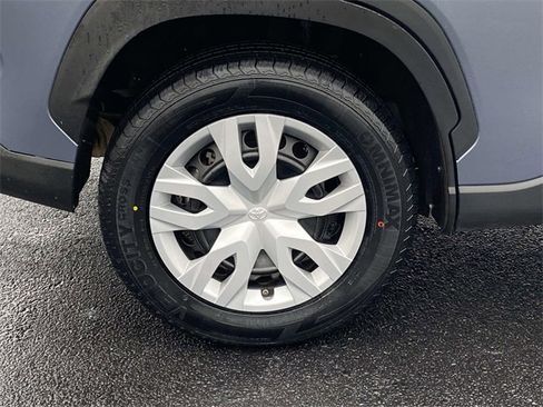 Used 2023 Toyota Corolla Cross L image 7