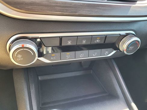 Used 2025 Nissan Altima 2.5 SV FWD image 19