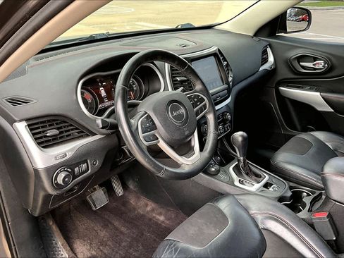 Used 2017 Jeep Cherokee Trailhawk w/ Comfort/Convenience Group image 16