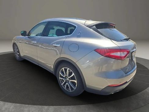 Used 2017 Maserati Levante AWD/4WD image 4
