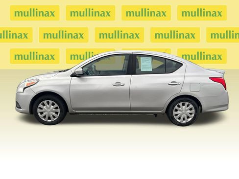 Used 2016 Nissan Versa SV FWD image 11