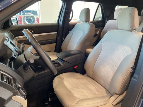Used 2018 Ford Explorer FWD image 11