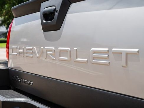 Used 2004 Chevrolet Avalanche 2WD image 54