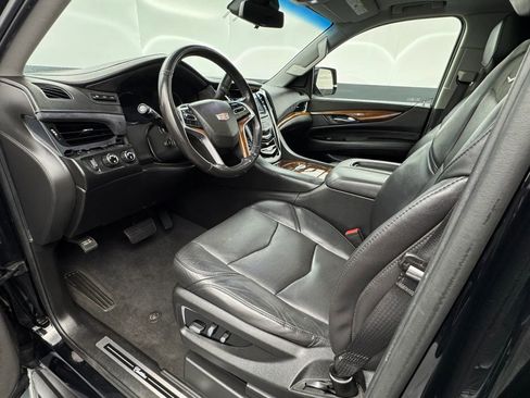 Used 2019 Cadillac Escalade Luxury AWD/4WD image 24