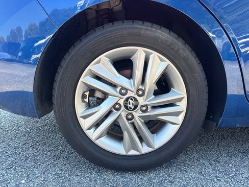 Used 2019 Hyundai Elantra SEL FWD image 28