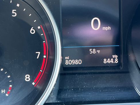 Used 2019 Volkswagen Tiguan SE image 22