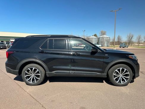 Used 2025 Ford Explorer ST-Line image 36