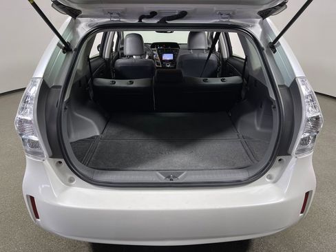 Used 2012 Toyota Prius V Five image 10