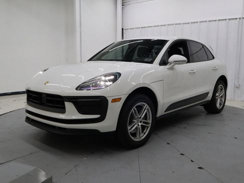 Used 2024 Porsche Macan image 10