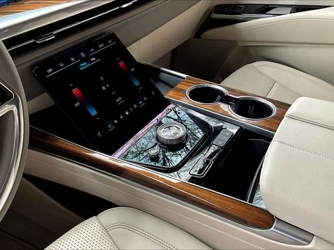 Used 2025 Cadillac Escalade Sport Platinum AWD/4WD image 16