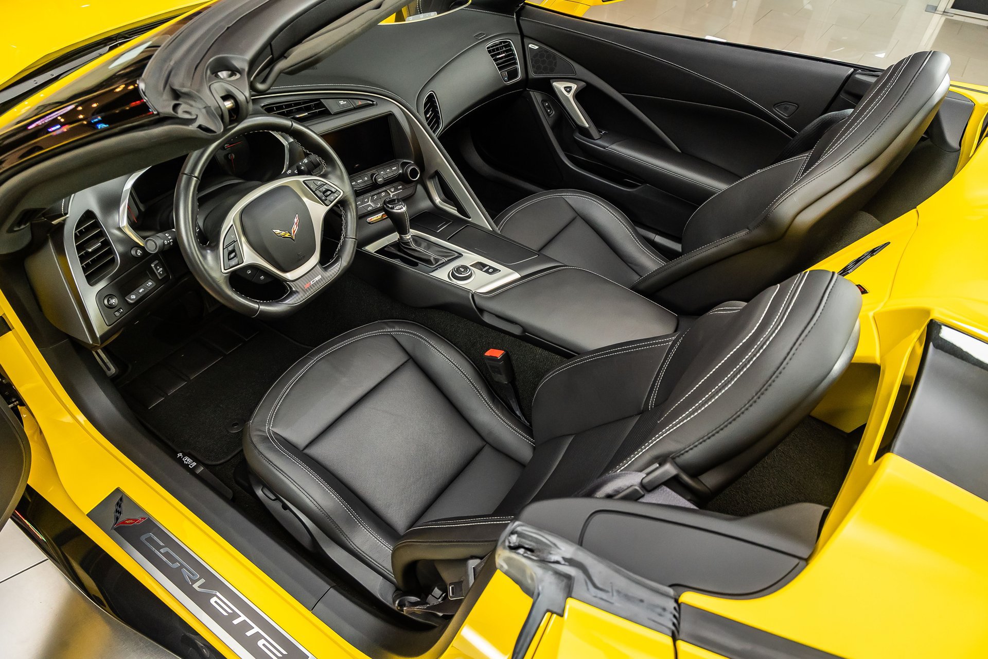 Used 2017 Chevrolet Corvette Z06 RWD image 2