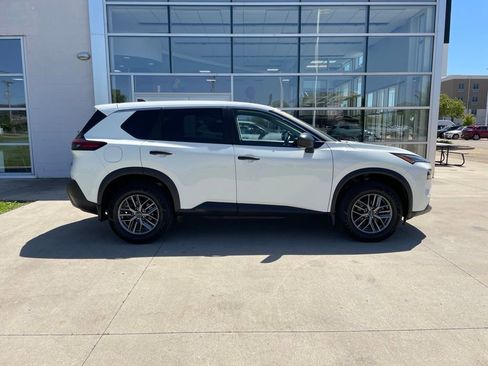 Used 2023 Nissan Rogue S AWD/4WD image 4