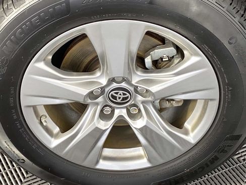 Used 2024 Toyota RAV4 LE AWD/4WD image 29