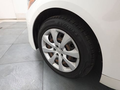 Used 2020 Toyota Corolla LE image 27