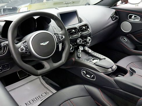 Used 2023 Aston Martin V8 Vantage Coupe RWD image 36