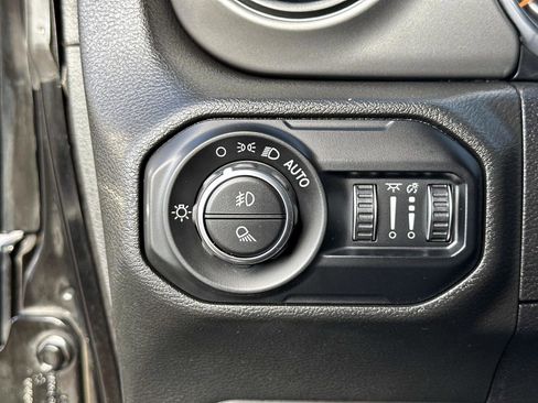 Certified 2022 Jeep Gladiator Sport image 31