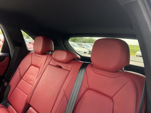 Used 2022 Porsche Cayenne AWD/4WD image 19