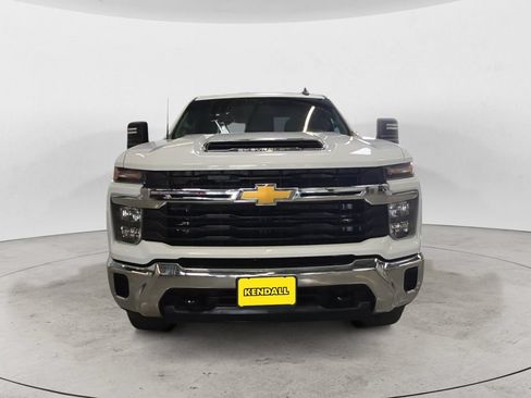 Used 2024 Chevrolet Silverado 2500 LT AWD/4WD image 2