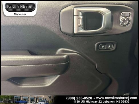 Used 2021 Jeep Gladiator Willys image 16