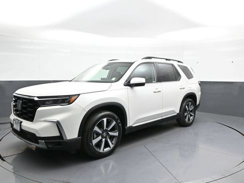 Used 2024 Honda Pilot Touring image 10