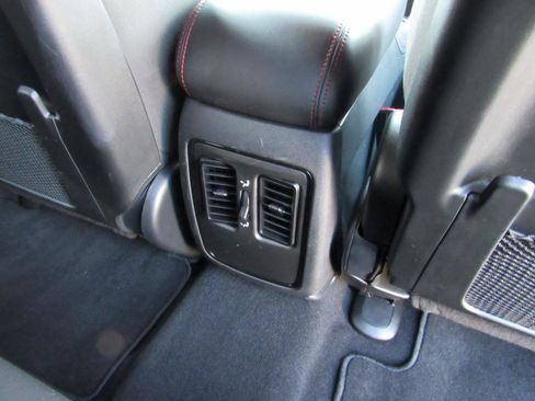 Used 2025 Dodge Durango GT AWD/4WD image 36