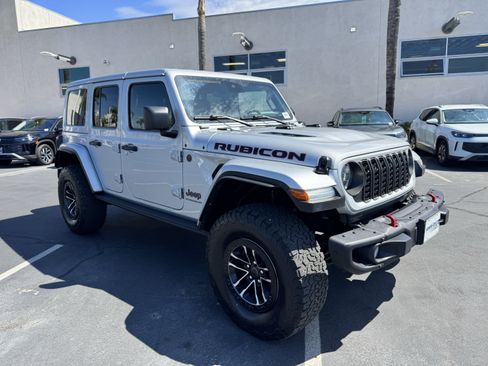 Used 2024 Jeep Wrangler Unlimited Rubicon AWD/4WD image 2