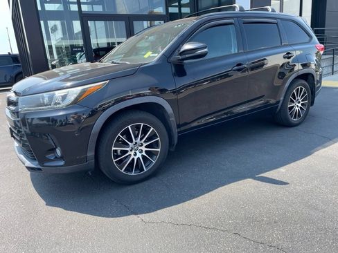 Used 2018 Toyota Highlander SE AWD/4WD image 1