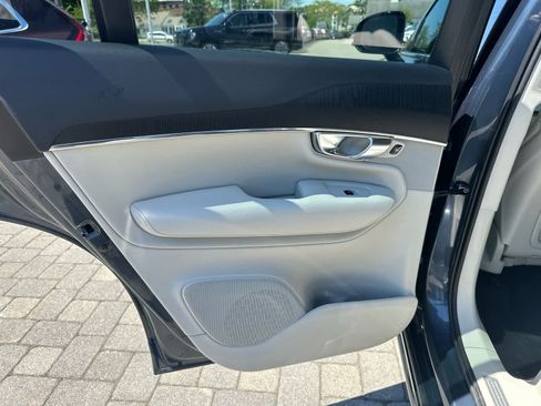 Used 2020 Volvo XC90 T6 Momentum AWD/4WD image 22