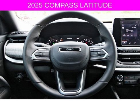 Used 2025 Jeep Compass Latitude image 14