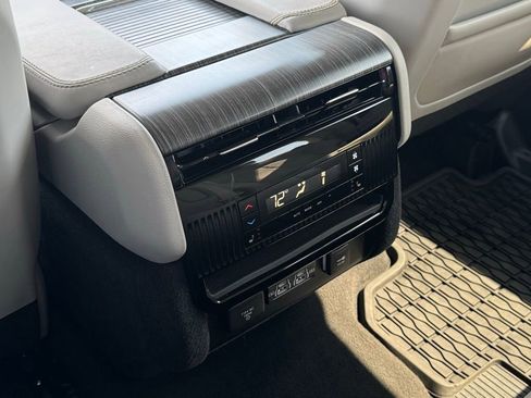 Used 2024 Jeep Wagoneer Series II w/ Flexible Seating Group image 21