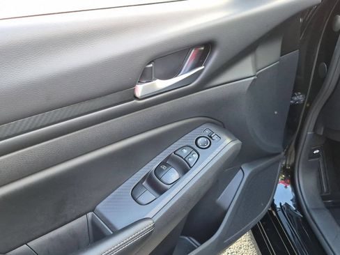 Used 2025 Nissan Altima 2.5 SV FWD image 23