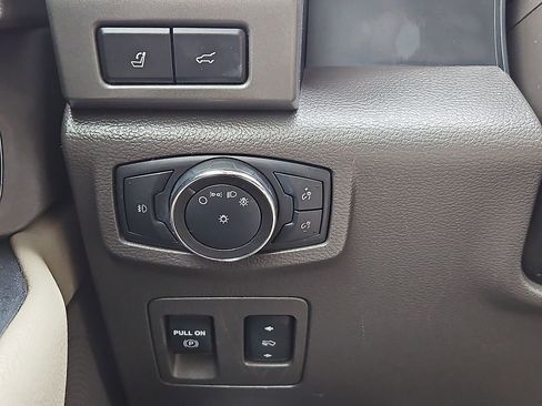 Used 2018 Ford Expedition XLT w/ Equipment Group 202A image 24