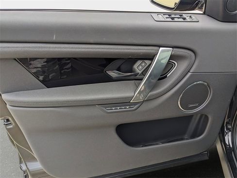 New 2025 Land Rover Discovery Sport S image 9