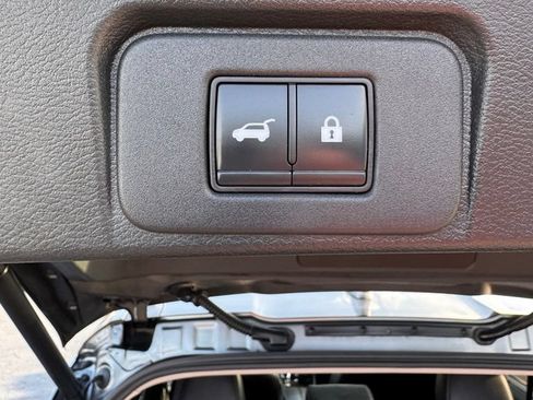 Used 2021 Nissan Rogue Platinum FWD image 16