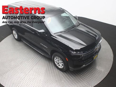 Used 2024 Chevrolet Suburban LT image 3