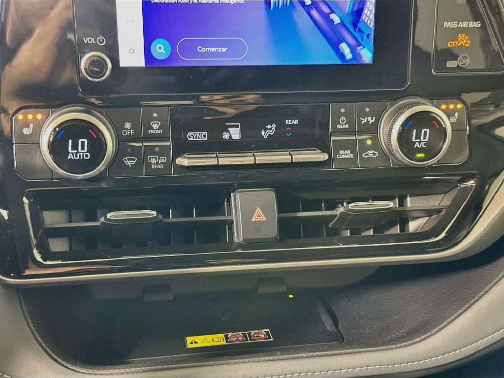 Certified 2025 Toyota Highlander XLE FWD image 15